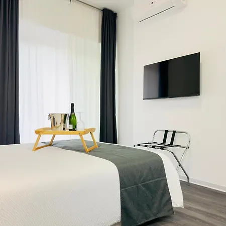 Guest house Aulino House 4*