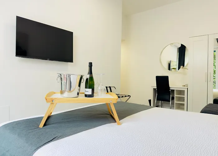 Guest house Aulino House 4*